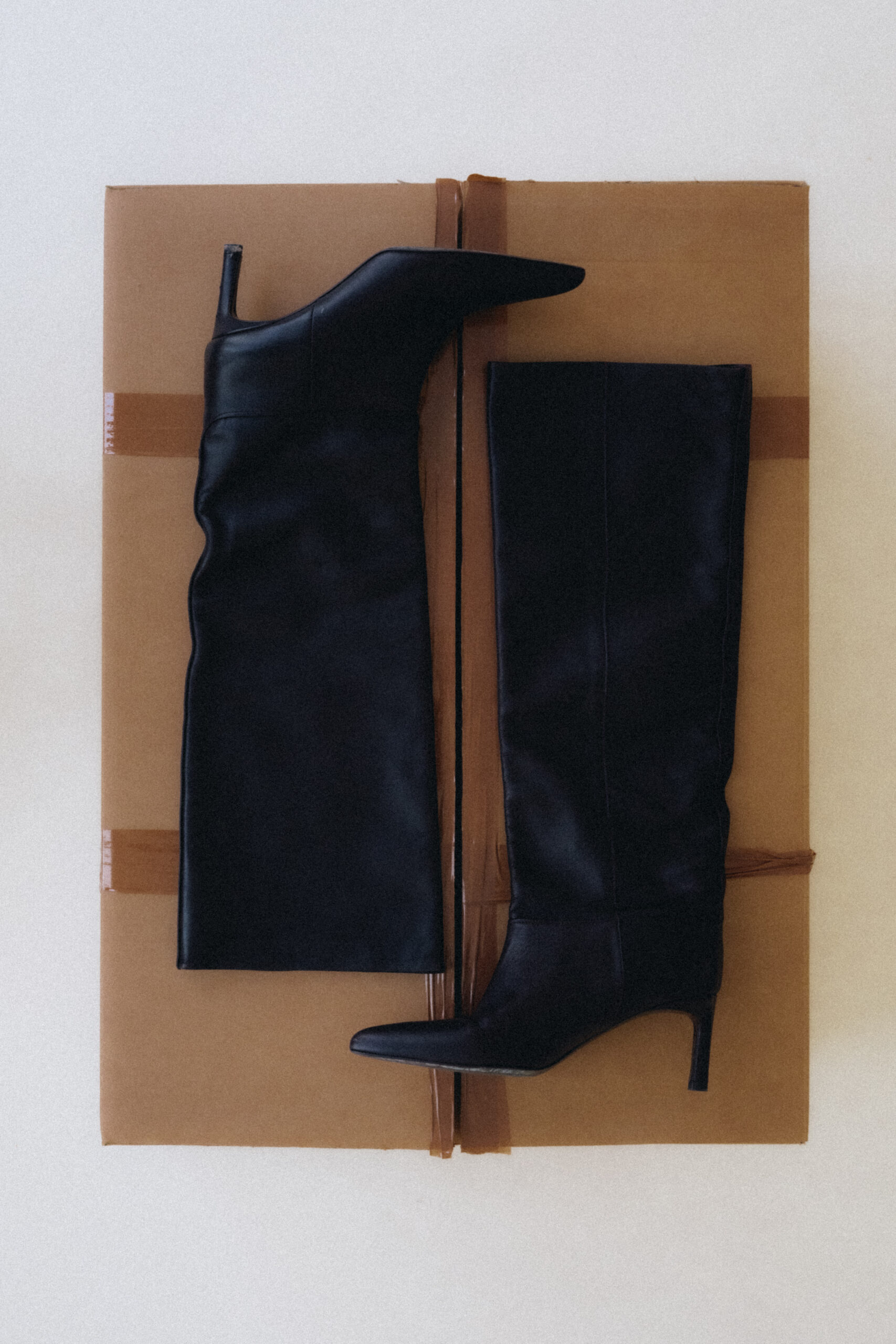 Studio Quotidien - Set design - Photos Produits natures mortes e-commerce et réseaux sociaux - chaussures